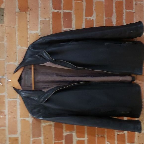 Andrew Marc Men's Black Leather Jacket with Faux Fur Collar - Picture 9 of 16